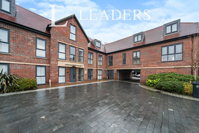 2 Bedroom Flat To Rent In Frances Drive, Dunstable, Bedfordshire, LU6