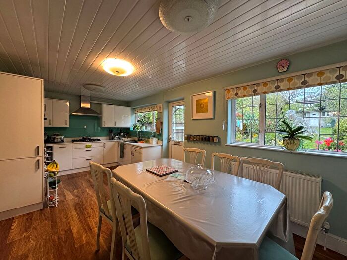 4 Bedroom Semi-Detached House For Sale In Birchen Grove, London, NW9