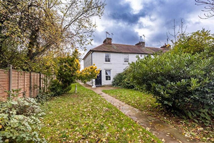 2 Bedroom End Of Terrace House To Rent In High Road, Loughton, IG7