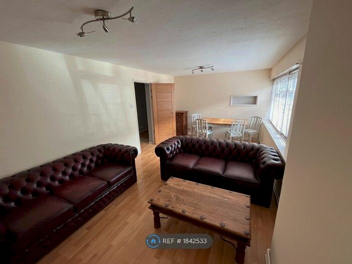 3 Bedroom Flat To Rent In Barcombe Avenue, Streatham Hill, SW2