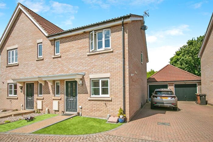 3 Bedroom Semi-Detached House For Sale In Plummers Dell, Great Blakenham, Ipswich, IP6