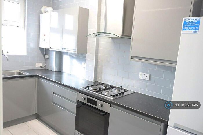 3 Bedroom Flat To Rent In Nestor House, London, E2