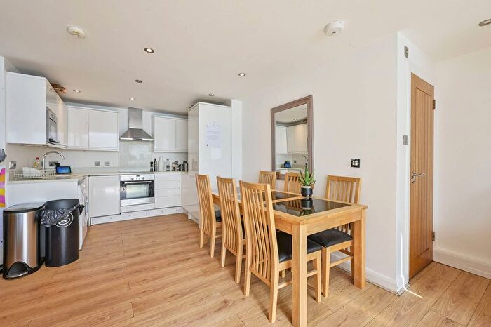 2 Bedroom Flat To Rent In Hardwicks Square, Wandsworth Town, London, SW18