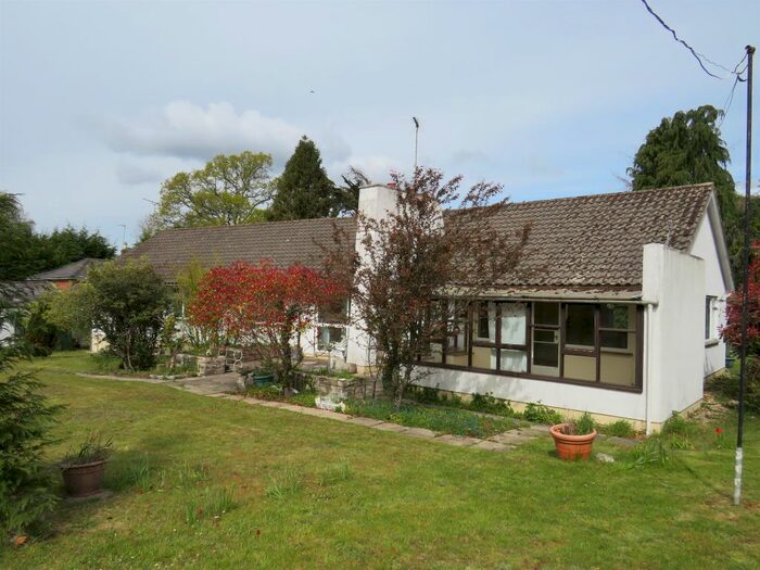 Houses for sale & to rent in BH24 3JP, Hangersley Hill, Ringwood East