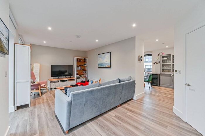 3 Bedroom Flat For Sale In Spruce House, Greenwich, London, SE10