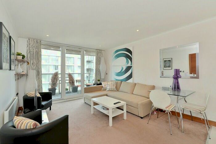 1 Bedroom Flat To Rent In Queenstown Road, Battersea, SW8