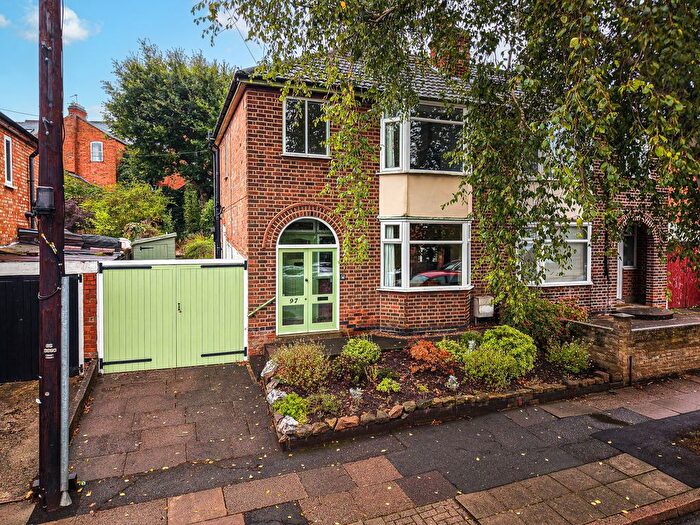 3 Bedroom Semi-detached House For Sale In Westcotes Drive, Leicester, LE3