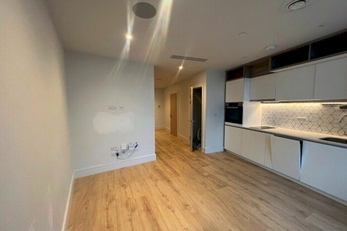 1 Bedroom Studio To Rent In Station Road, Addlestone, KT15