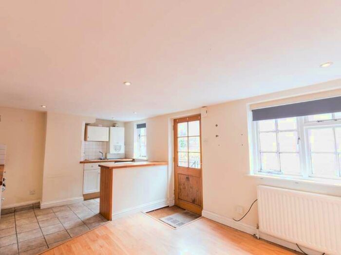 1 Bedroom Property To Rent In High Street Hungerford, RG17