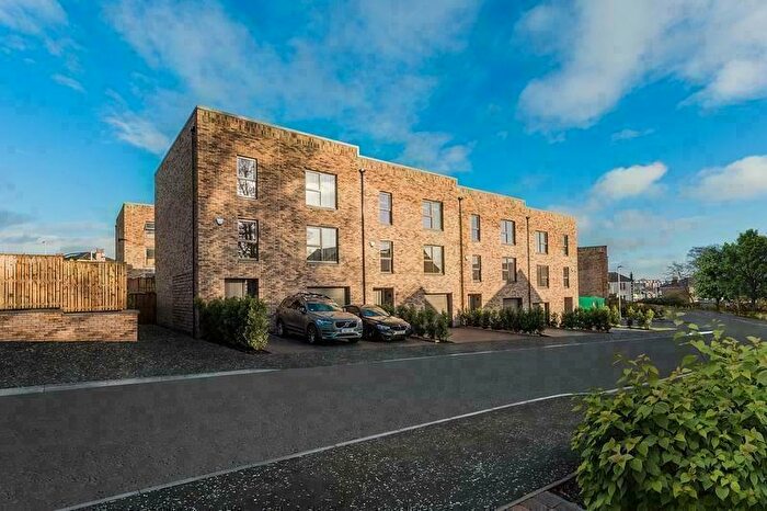 5 Bedroom Town House For Sale In School Drive, Glasgow, G13