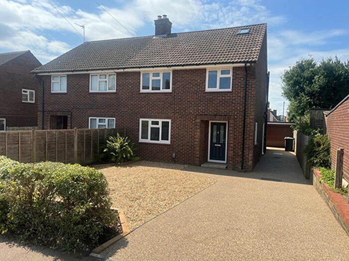 4 Bedroom Semi-Detached House To Rent In Willow Way, Ampthill, Bedfordshire, MK45