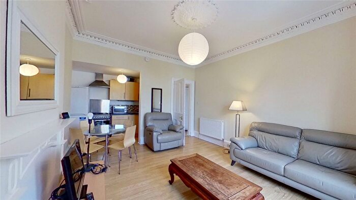 2 Bedroom Flat To Rent In Newton Street, Edinburgh, EH11