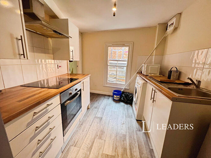 2 Bedroom Flat To Rent In Market Square, Buckingham, MK18