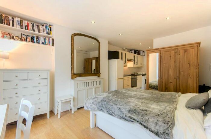 Studio To Rent In Gleneagle Road, Streatham, London, SW16