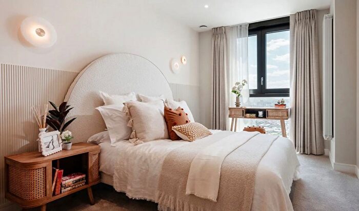 3 Bedroom Flat To Rent In Twelvetrees Park, West Ham, E15