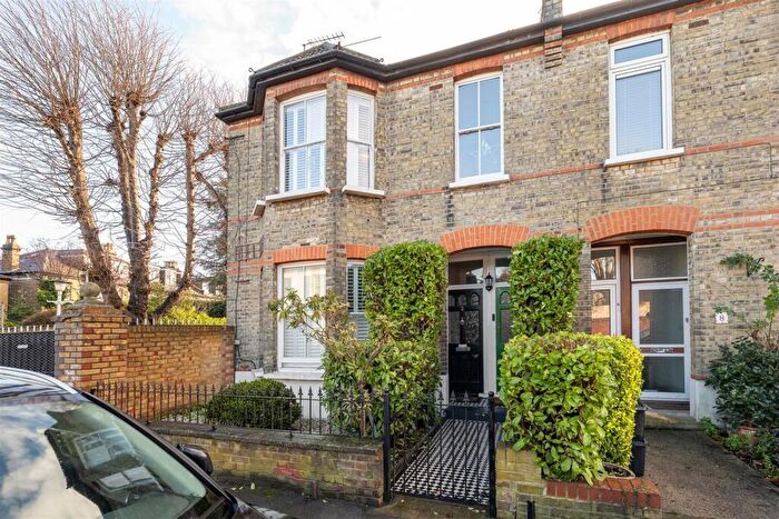 2 Bedroom Apartment For Sale In Voluntary Place, Wanstead, E11