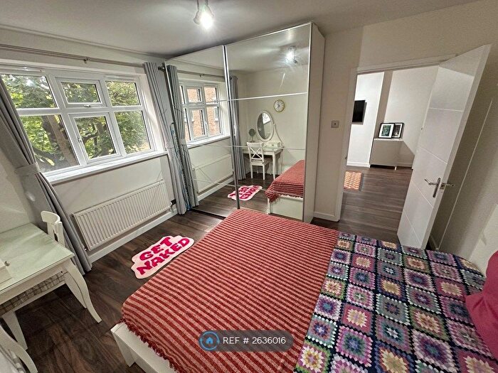 1 Bedroom Flat To Rent In Harling Court, London, SW11