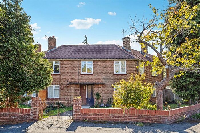 1 Bedroom Flat For Sale In Penn Drive, Denham Green, UB9