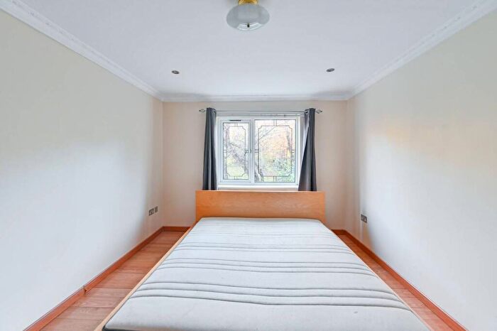 1 Bedroom Flat To Rent In Batten Street, Battersea, London, SW11