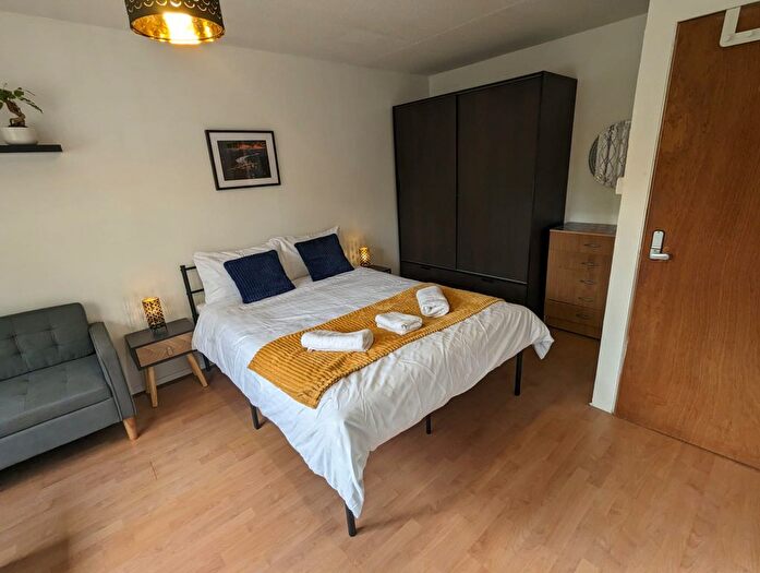 4 Bedroom Flat To Rent In Bow, E3