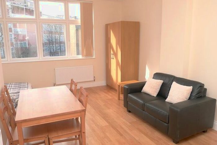 Studio To Rent In Woodstock Grove, London, W12