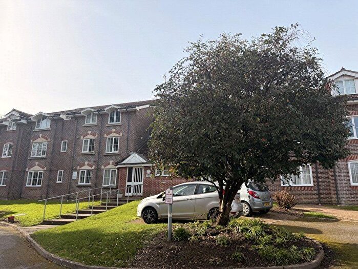 2 Bedroom Flat To Rent In Tower Gate, Preston, Brighton, East Sussex, BN1