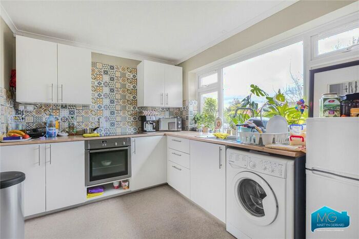 2 Bedroom Maisonette To Rent In Willenhall Court, Great North Road, New Barnet, Hertfordshire, EN5