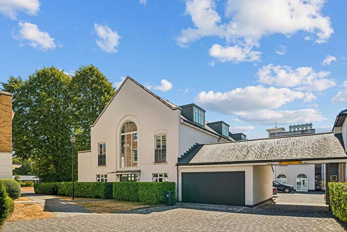 5 Bedroom Semi-Detached House To Rent In Egerton Drive, Isleworth, TW7