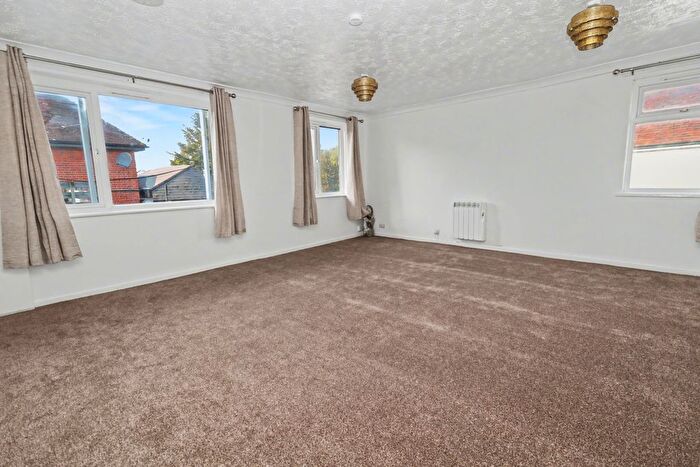 1 Bedroom Flat To Rent In Winchester Street, Botley, SO30