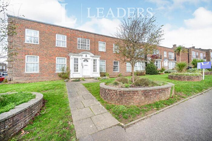 3 Bedroom Flat To Rent In The Upper Drive, Hove, BN3