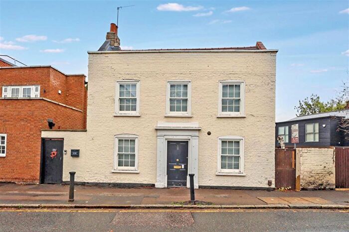 4 Bedroom Detached House For Sale In Chase Side, Enfield, EN2
