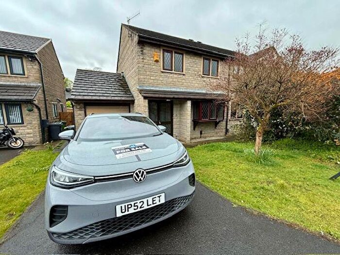 3 Bedroom Semi-Detached House To Rent In Holden Close, BB9