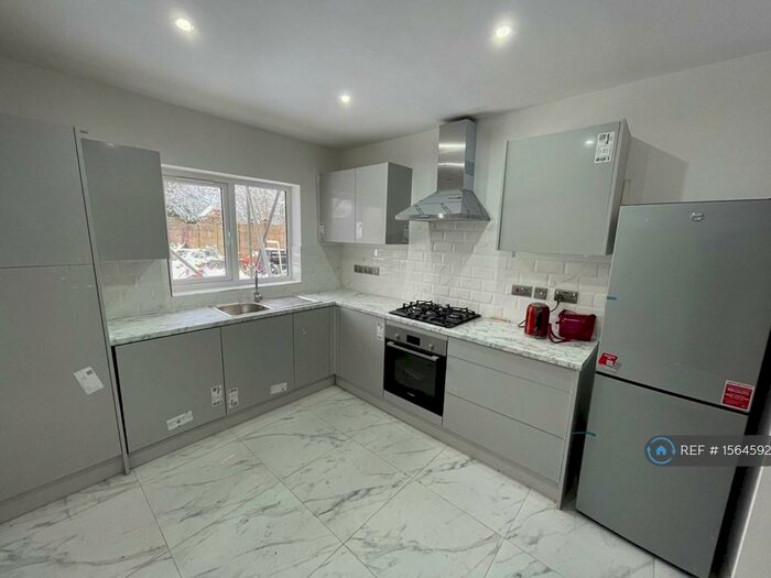 3 Bedroom Semi-Detached House To Rent In Hillcrest Road, Orpington, BR6