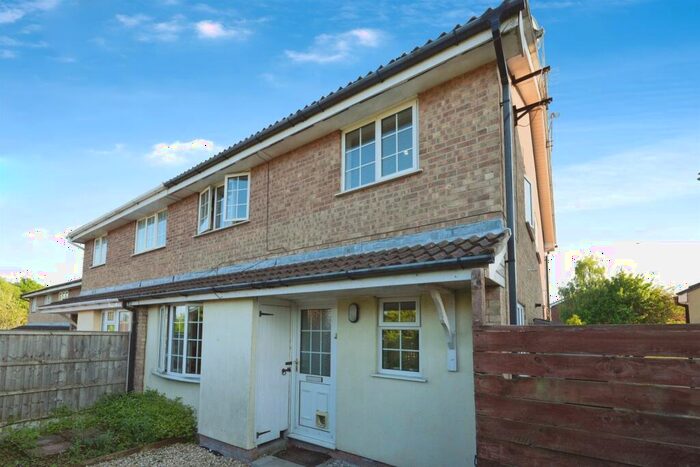 2 Bedroom Cluster House For Sale In Little Meadow, Bradley Stoke, Bristol, BS32
