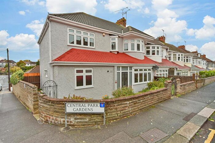 5 Bedroom End Of Terrace House For Sale In Central Park Gardens, Chatham, Kent, ME4