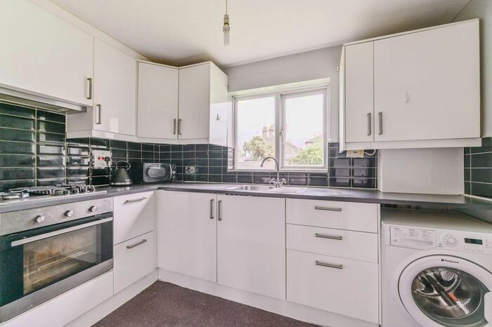 2 Bedroom Flat To Rent In Jengar Close, Sutton, SM1