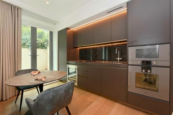 1 Bedroom Flat To Rent In Portland Place, London, W1B