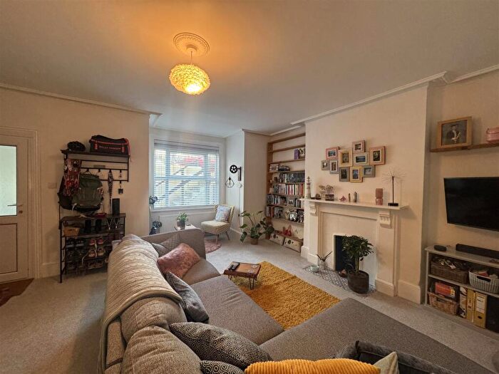 1 Bedroom Flat To Rent In Garden Flat West View, Seaford, BN25