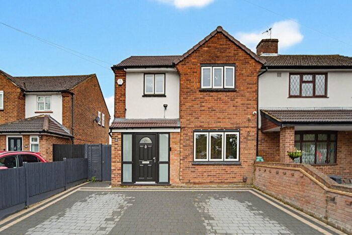 3 Bedroom Semi-Detached House For Sale In Free Prae Road, Chertsey, KT16