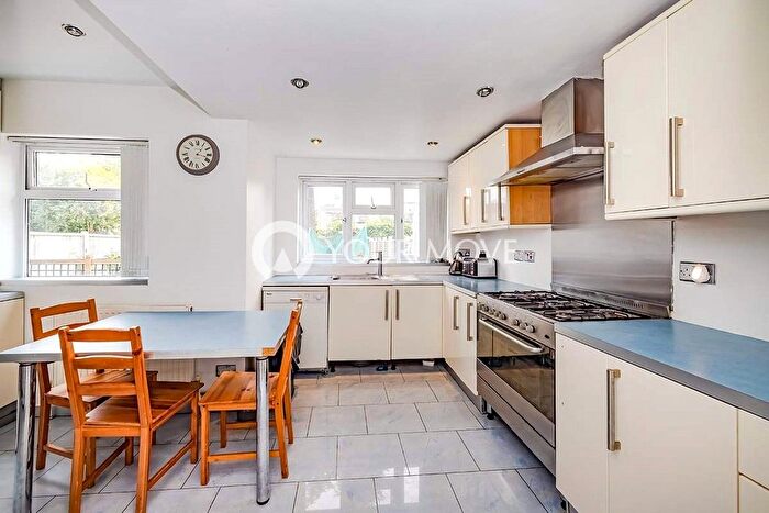 3 Bedroom Detached House To Rent In Munden Grove, Watford, Hertfordshire, WD24