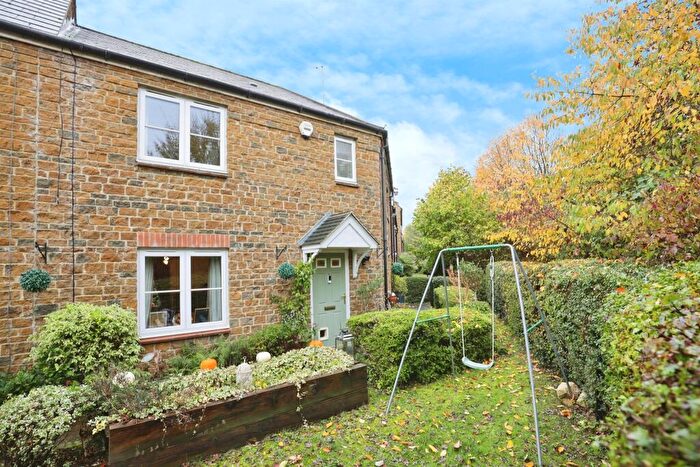 3 Bedroom End Of Terrace House For Sale In Lapsley Drive, Banbury, OX16