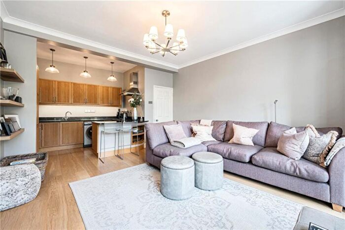 2 Bedroom Flat For Sale In Bolingbroke Grove, Between The Commons, SW11