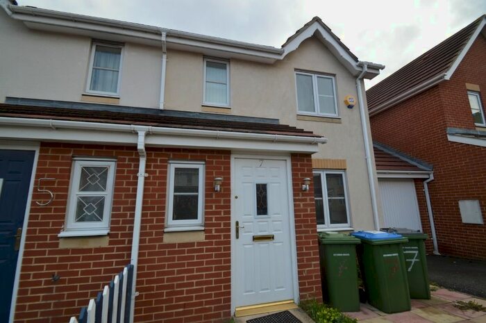 3 Bedroom Semi-Detached House To Rent In Bellermine Close, London, SE28