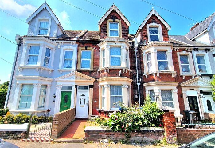 2 Bedroom Flat To Rent In Hatfeild Road, Margate, CT9