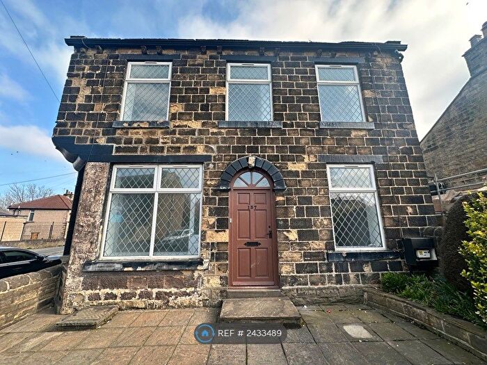 3 Bedroom Semi-Detached House To Rent In New Line, Bradford, BD10