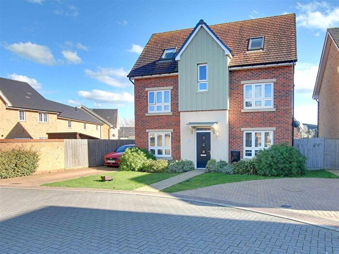 4 Bedroom Detached House For Sale In Askwith Grove, St. Ives, PE27