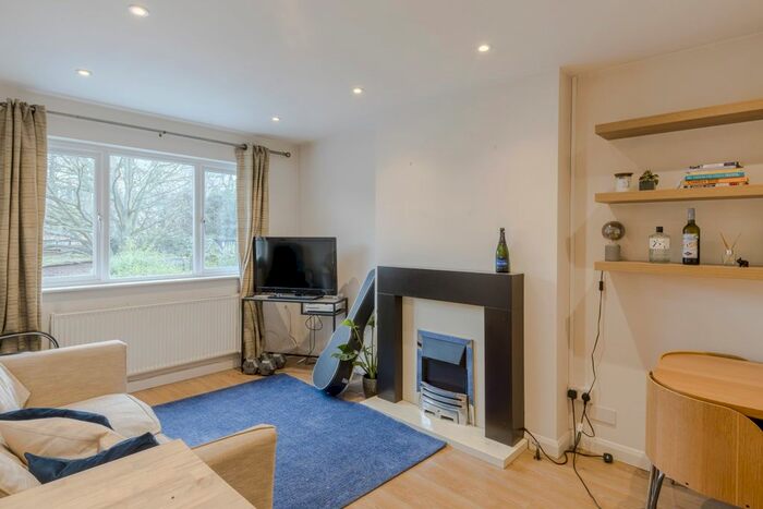 2 Bedroom Maisonette To Rent In Union Road, London, SW4