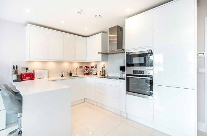 2 Bedroom Flat For Sale In Merton Road, South Wimbledon, London, SW19