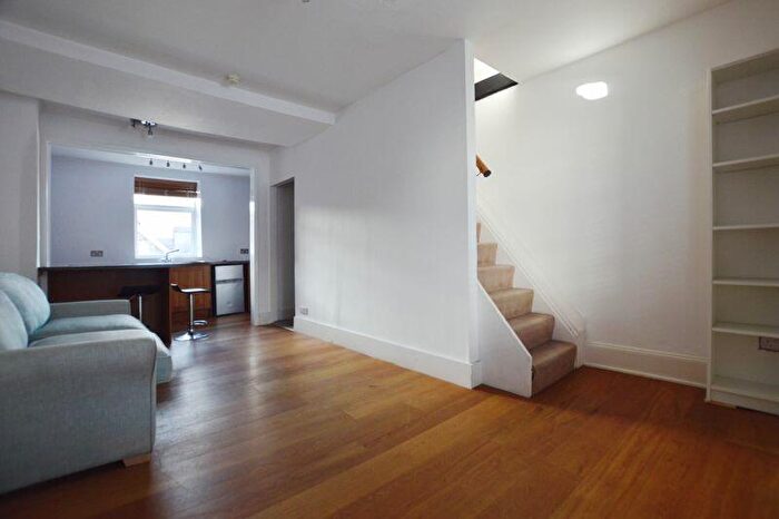 2 Bedroom Maisonette To Rent In Winchester Street, Salisbury, SP1