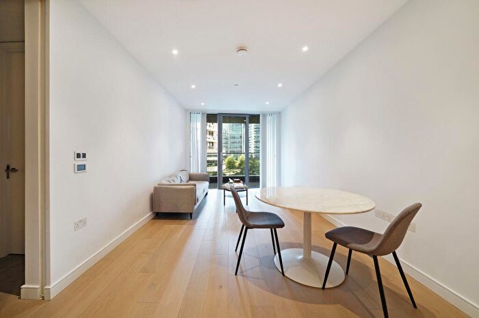 2 Bedroom Apartment For Sale In Park Drive, Canary Wharf, E14